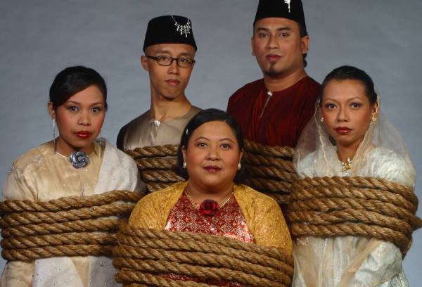 Photograph Ivan Joshua Loh Family Bonding on One Eyeland